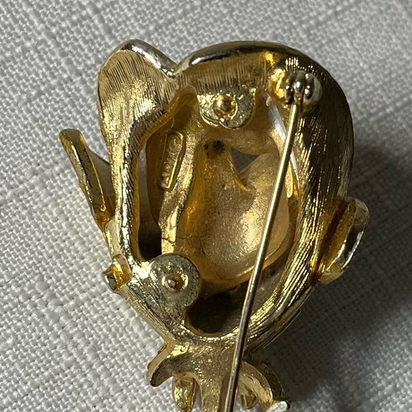 Vintage ART Gold Single Rose Brooch with Pearl & Enamel Accent. STAMPED - Picture 3 of 7